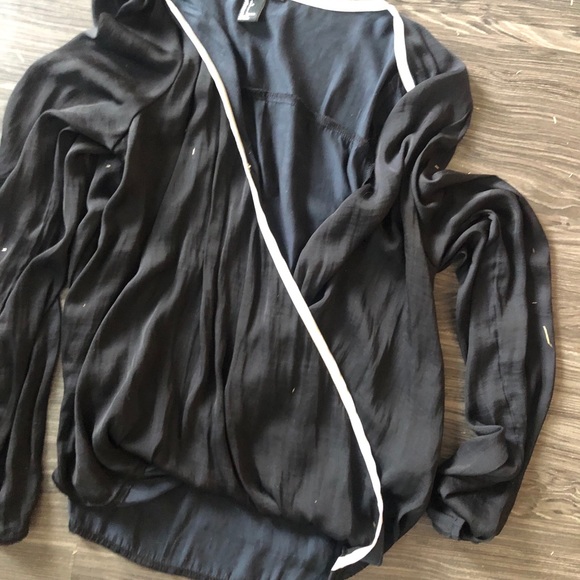 Tops - Picture 8 of 9